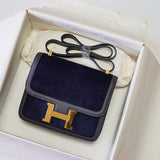 Effortless handbag styled for everyday wear