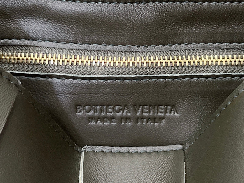 Understated Vegan Leather Handbag - Chic Everyday Appeal | Women's Everyday Carry Handbag #1612 - close-up detail shot (image 3) of designer-inspired handbag