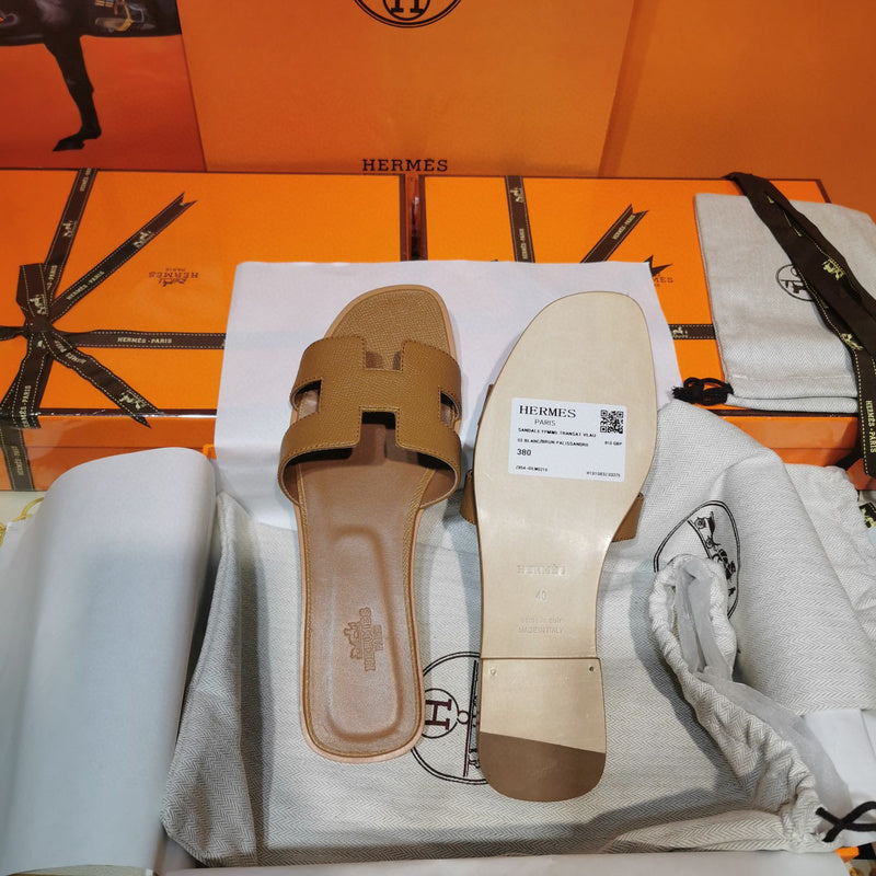 Hermès White Ankle Strap Sandals - Toe Detail View