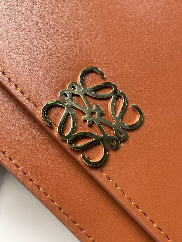 Ziva's Charm handbag – lifestyle view (19cm*6cm*13.5cm)