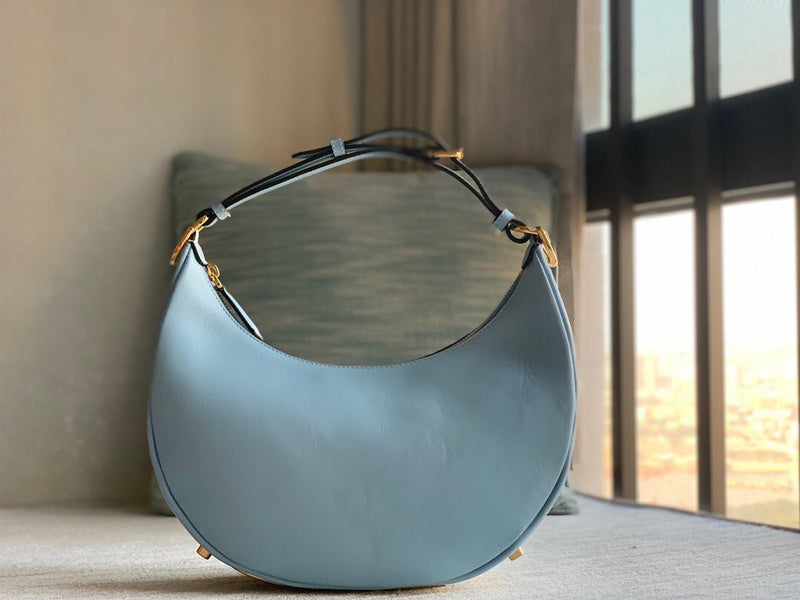 Ziva's Charm handbag – close-up view (16.5cm*14cm*5cm)