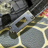  Clean-Lined shoulder bag carried on shoulder 10