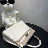  Tailored shoulder bag front view 7