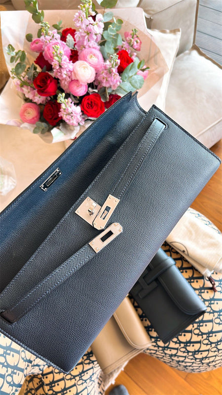  handbag interior and compartment view 9
