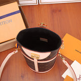  shoulder bag interior and compartment view 9