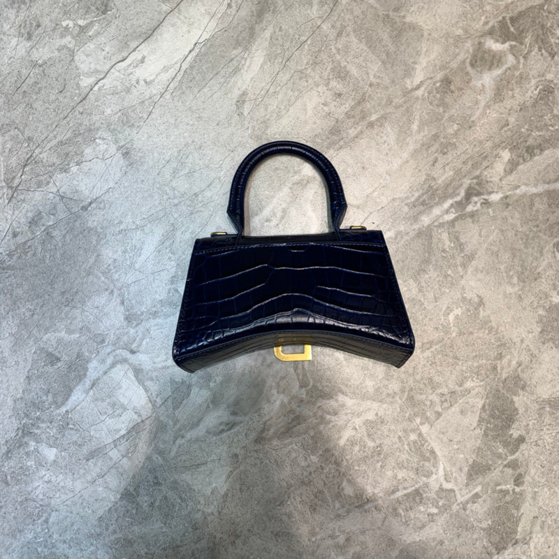 Timeless Faux Leather Handbag - Understated Luxury Look | Women's Statement Accessory #614 - hardware and detail close-up (image 5) of designer-inspired handbag