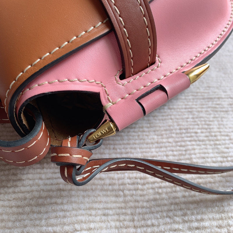 Ziva's Charm handbag – carry view (25cm*18cm*12cm)