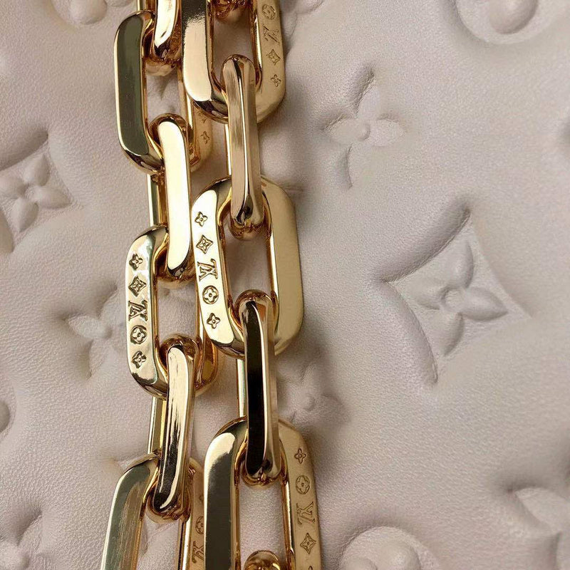 Handle and strap detail of statement elevated women's handbag – women's everyday handbag