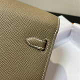  Streamlined carryall bag front view 25