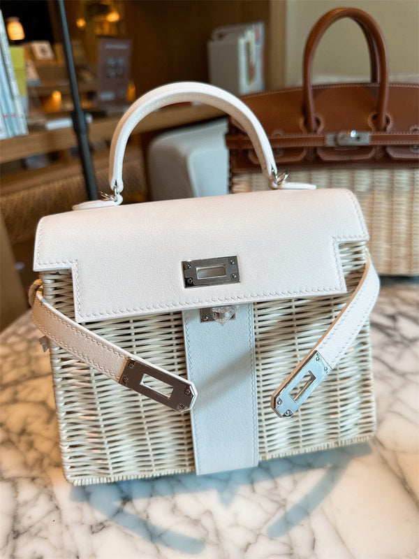  Everyday structured bag front view 7