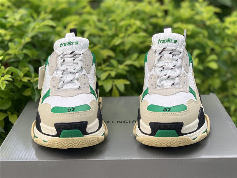 Balenciaga shoes Style 300 - close-up of iconic logo design