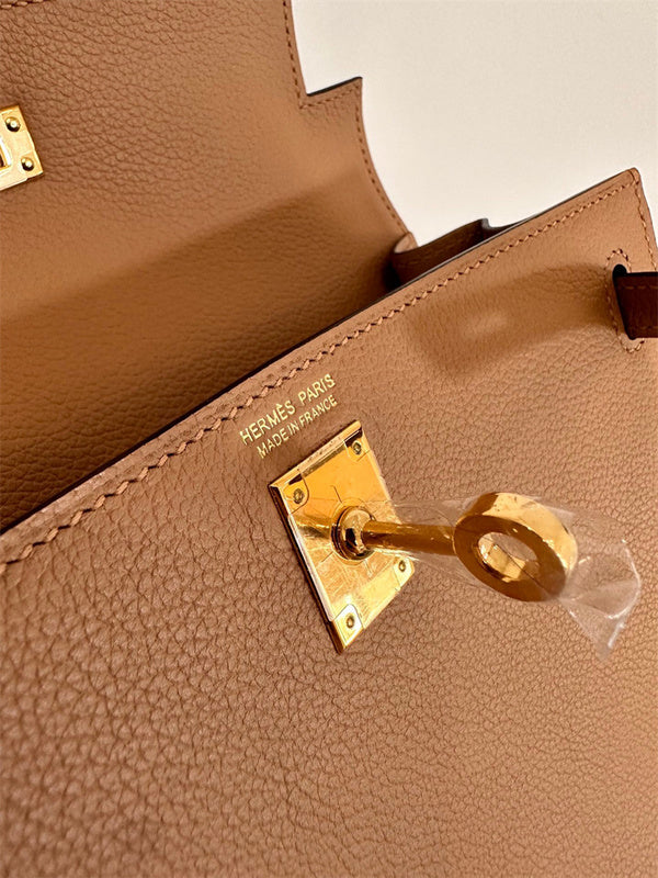  structured bag interior and compartment view