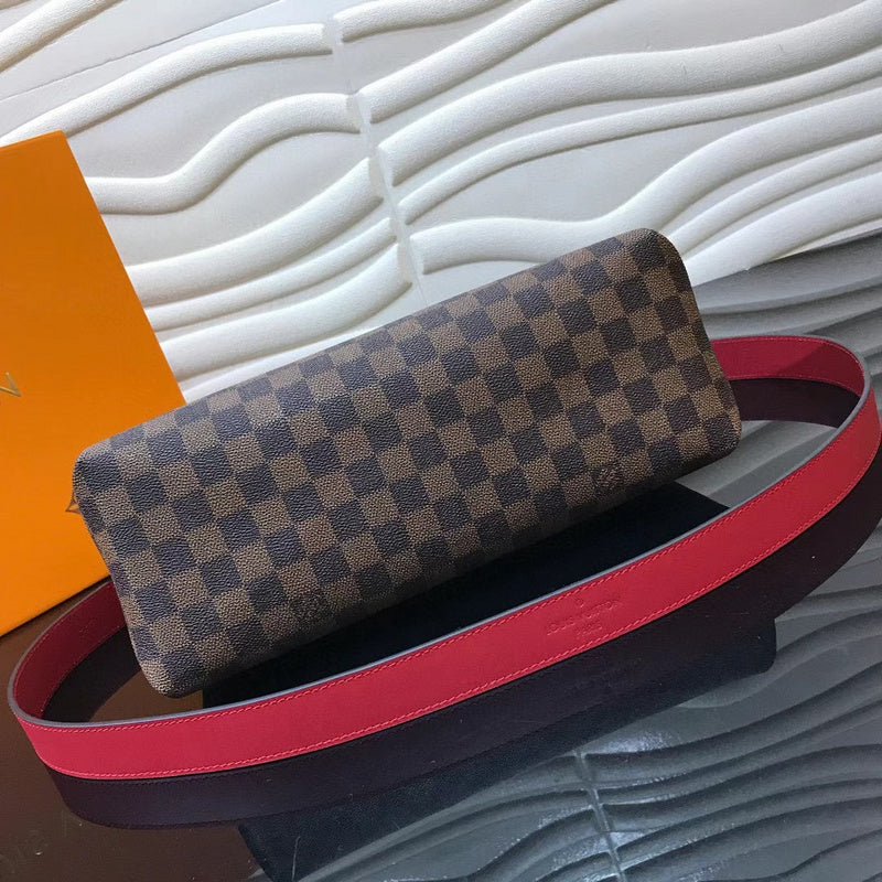 Close-up detail of structured premium women's handbag – women's designer-style accessory