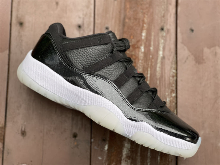 Nike Men's & Women's Luxury Low-Top Trainers — Style 225 hardware detail