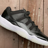 Nike Men's & Women's Luxury Low-Top Trainers — Style 225 hardware detail