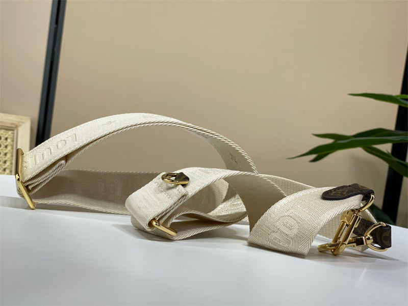  Tailored crossbody bag front view 7