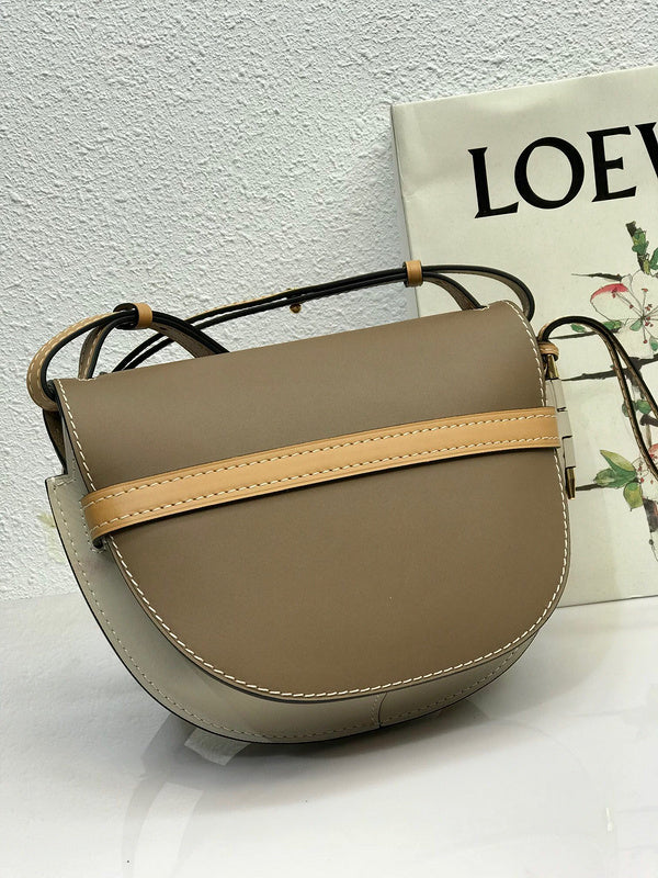 Ziva's Charm handbag – back view (20cm*19cm*11.5cm)