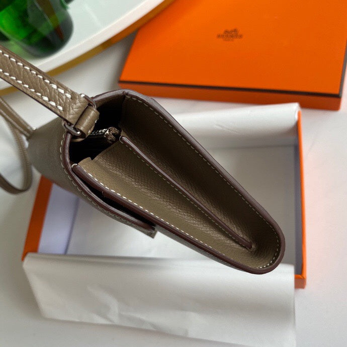  Modern tote bag carried on shoulder