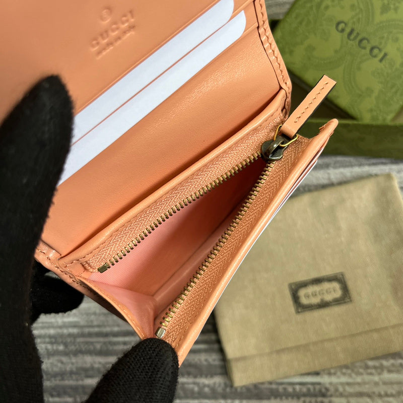 Side profile of everyday-luxe statement women's handbag – women's designer-style accessory