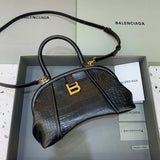 Effortless Vegan Leather Handbag - Everyday Elegance | Women's Fashion Handbag #529 - side angle view (image 2) of designer-inspired handbag