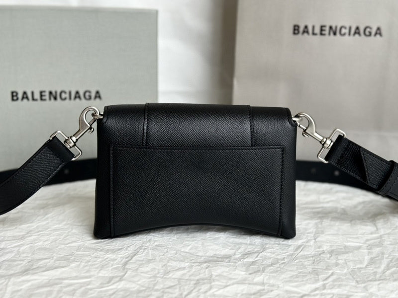 Zivas Charm Classic Sensibility Statement Handbag (Effortless Style Upgrade) – Lifestyle Shot