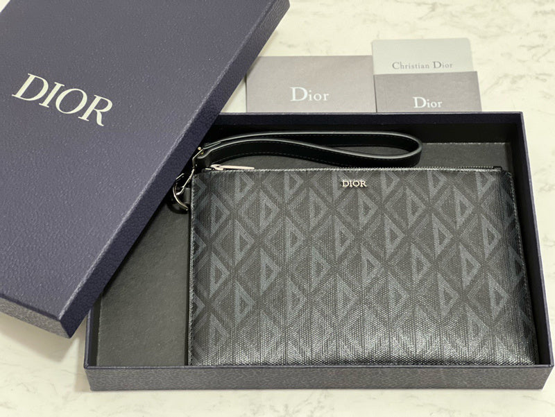 Front view of premium modern women's handbag – women's designer-style accessory