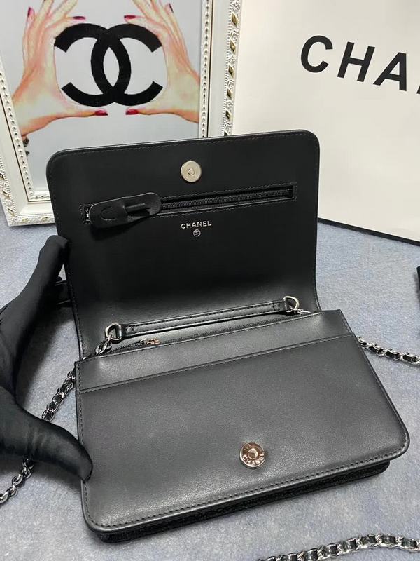 Zivas Charm Versatile Design Fashion Handbag (Effortless Style Upgrade) – Lifestyle Shot