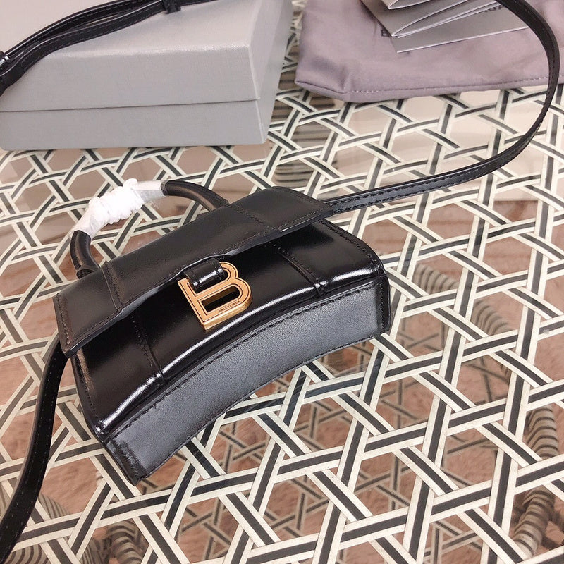 Handle and strap detail of premium chic women's handbag – women's designer-style accessory
