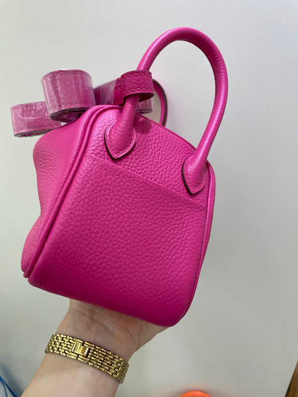 Interior view of tailored premium bag