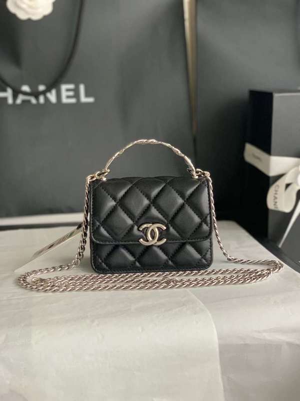 Zivas Charm Versatile Design Luxury Handbag (Considered Detail & Form) – Styled Look