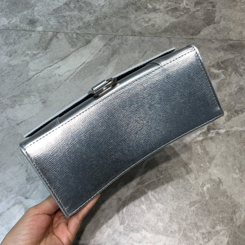 Contemporary Vegan Leather Handbag - Understated Luxury Look | Women's Everyday Carry Handbag #617 - hardware and detail close-up (image 5) of designer-inspired handbag