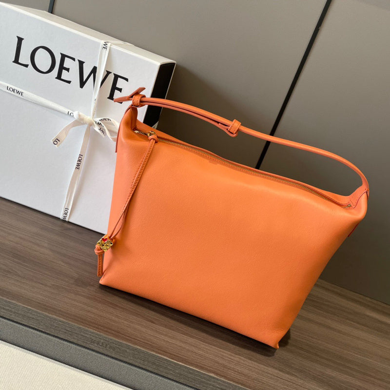 Ziva's Charm handbag – detail view (21cm*17cm*12.5cm)