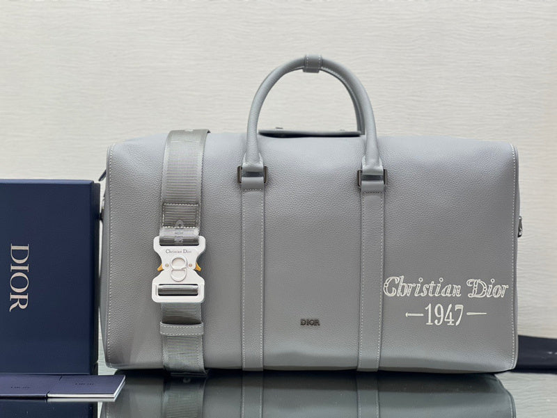 Front view of everyday-luxe signature women's handbag – women's designer-style accessory