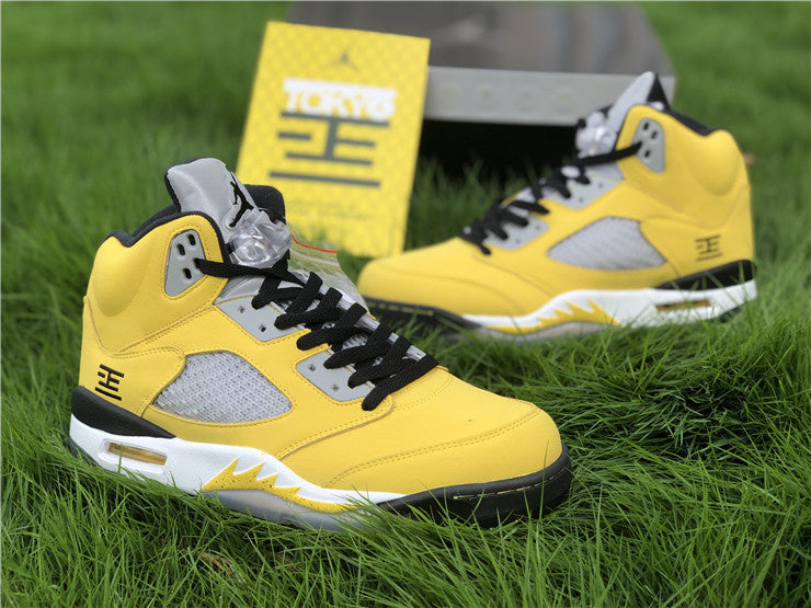 Nike Men's & Women's Iconic Street Trainers — Style 107 angle view