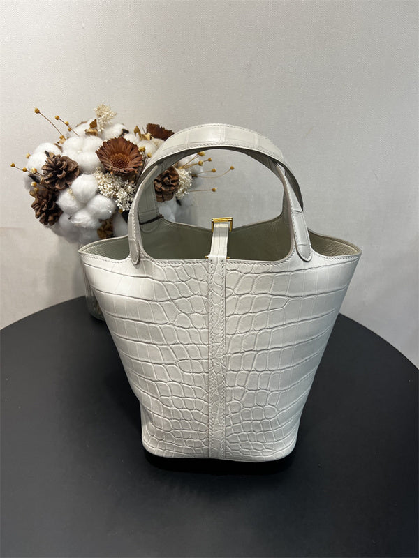  Elegant tote bag front view 7