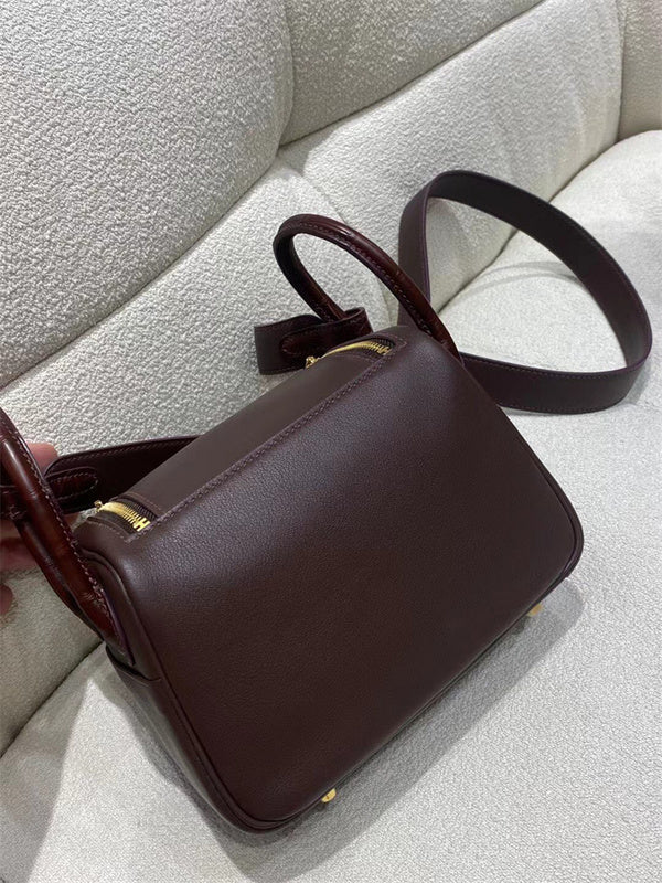  satchel close-up of hardware and finish
