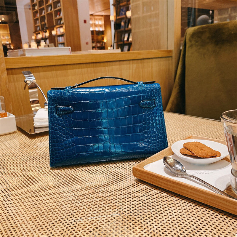  modern shoulder bag styled with outfit 18