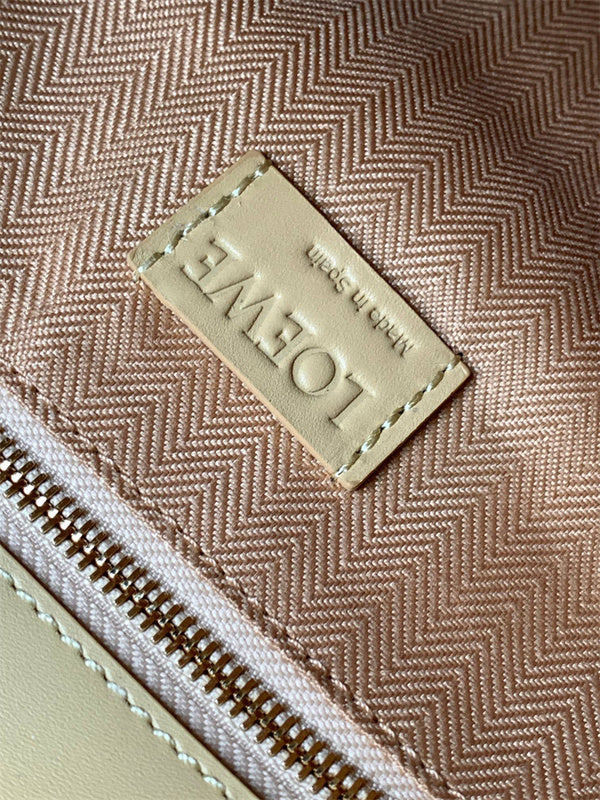 Ziva's Charm handbag – full view (36cm*28cm*7cm)