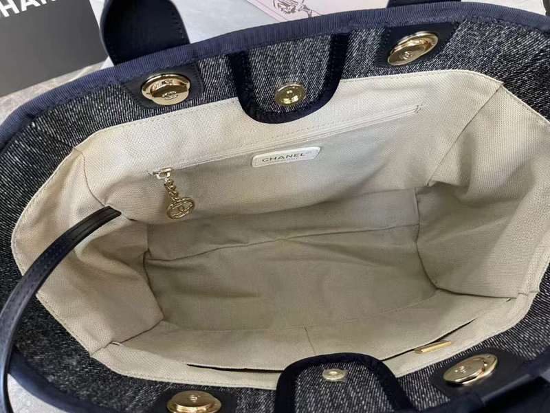 Zivas Charm Refined Structure Everyday Handbag (Statement-Ready Design) – Lifestyle Shot