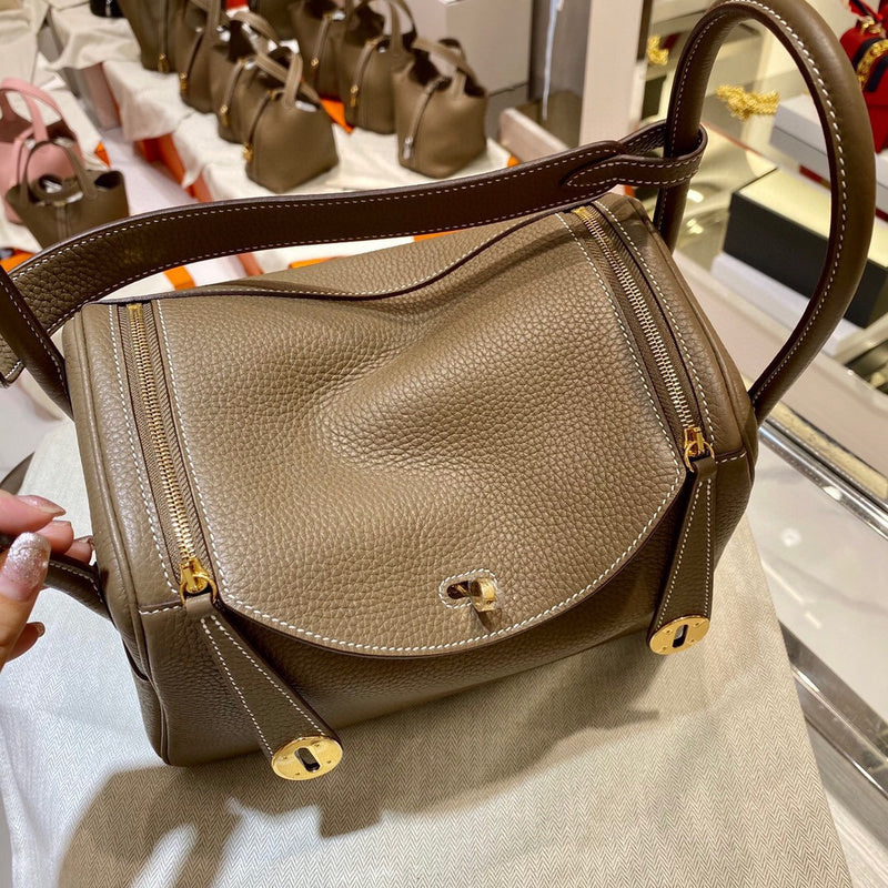 Streamlined bag women's premium everyday handbag