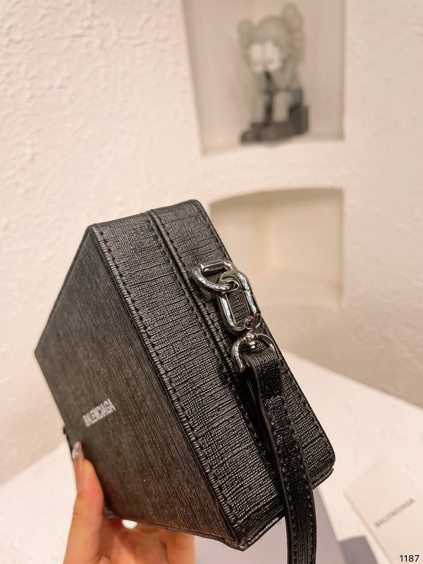 Ziva's Charm handbag – close-up view (one versatile size)
