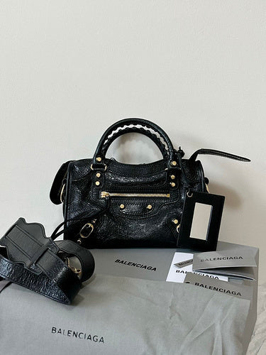 Zivas Charm Everyday Sophistication Statement Handbag (Elevated Daily Companion) – Front View