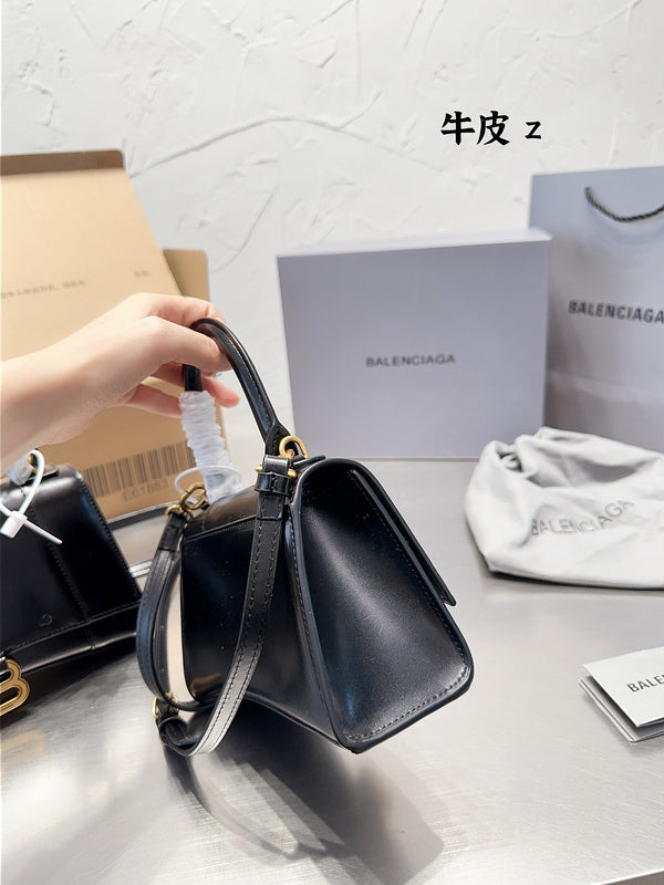 Ziva's Charm handbag – interior view (one versatile size)