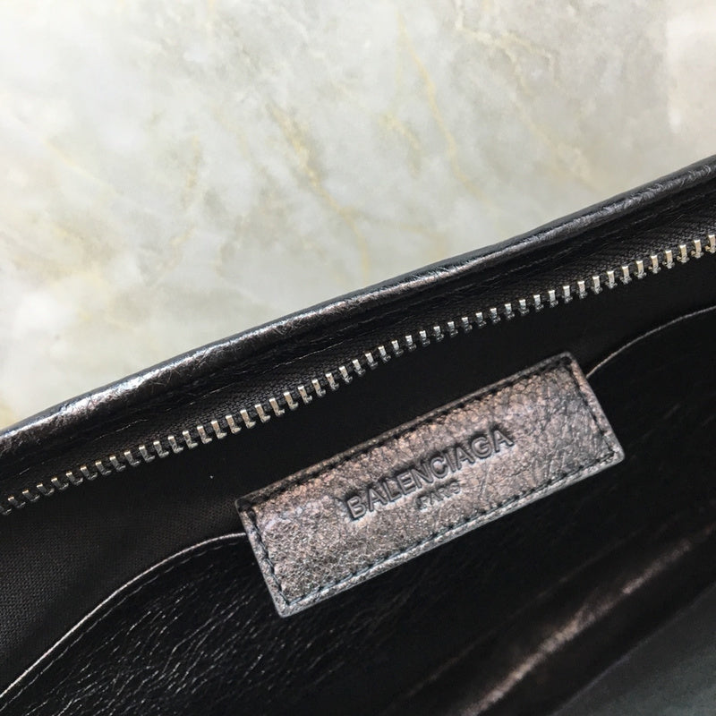 Effortless Faux Leather Handbag - Versatile Everyday Design | Women's Everyday Carry Handbag #1028 - close-up detail shot (image 3) of designer-inspired handbag
