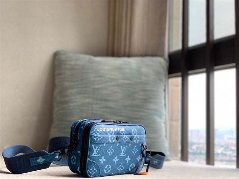  shoulder bag interior and compartment view
