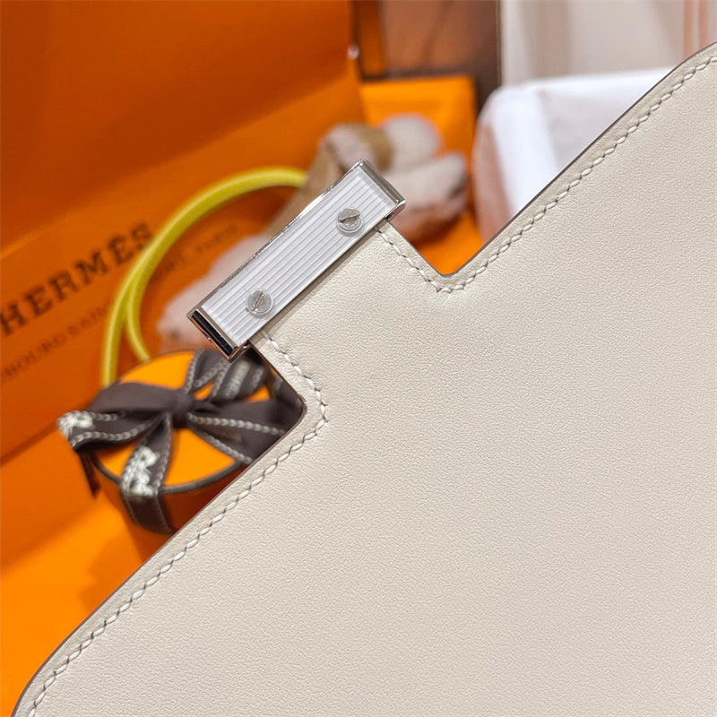  smart top-handle bag detail view showing craftsmanship 8