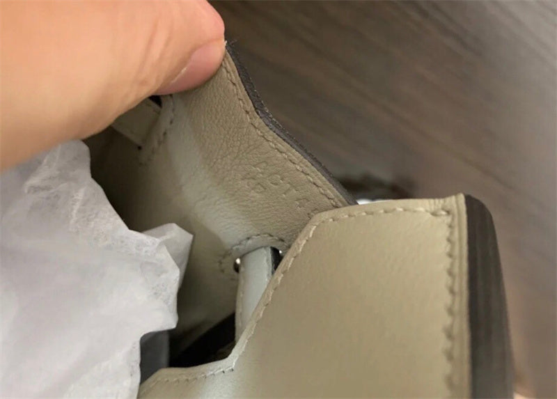 Tailored carryall bag front view 7