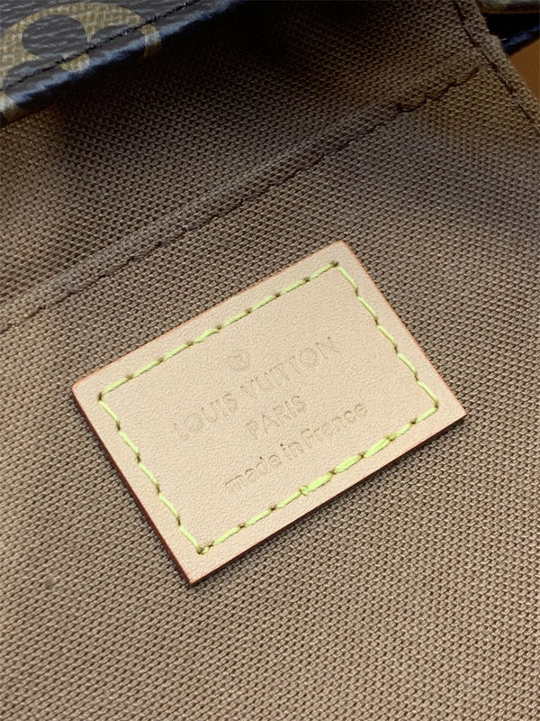  everyday bag close-up of hardware and finish
