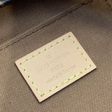  everyday bag close-up of hardware and finish