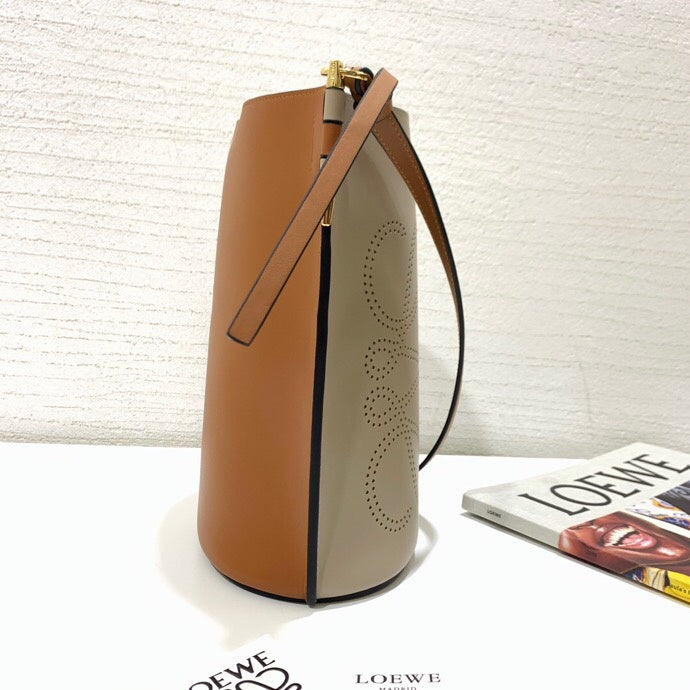 Ziva's Charm handbag – styled view (19cm*28cm*14cm)
